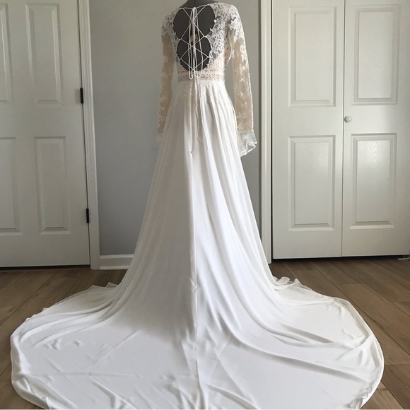 Open back, A-line  with flared cuffs and plunging neckline. - Picture 3 of 16